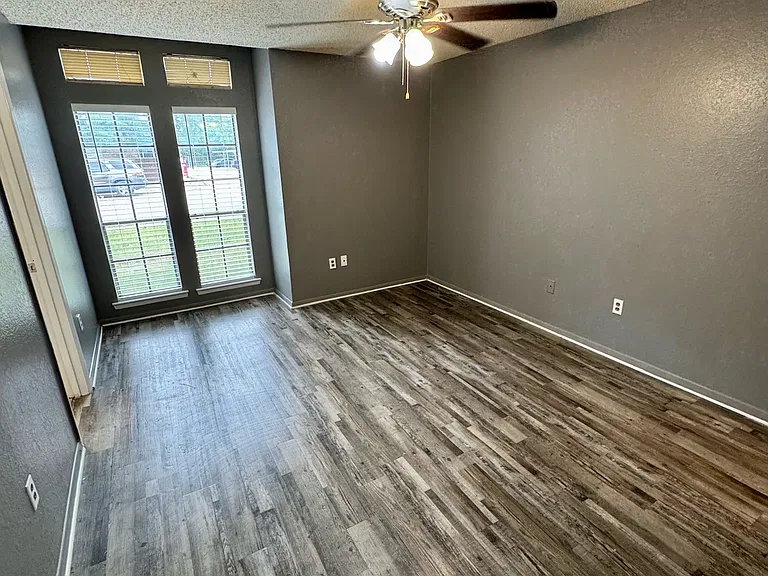 4009 Evergreen St — Photo 8
