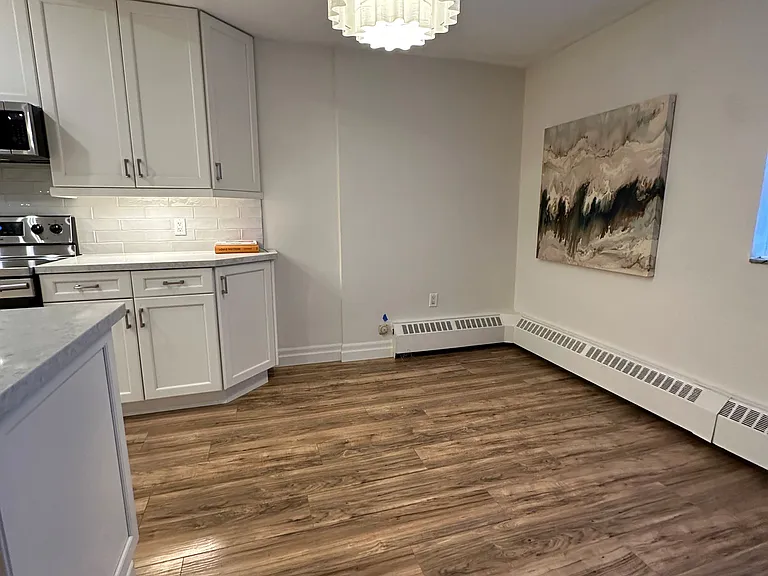 15 Elizabeth St N #101 — Photo 5