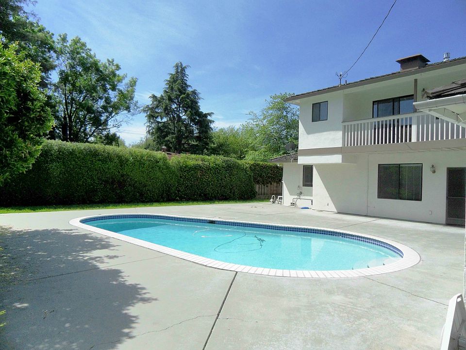2nd image of 2582 Gerald Way