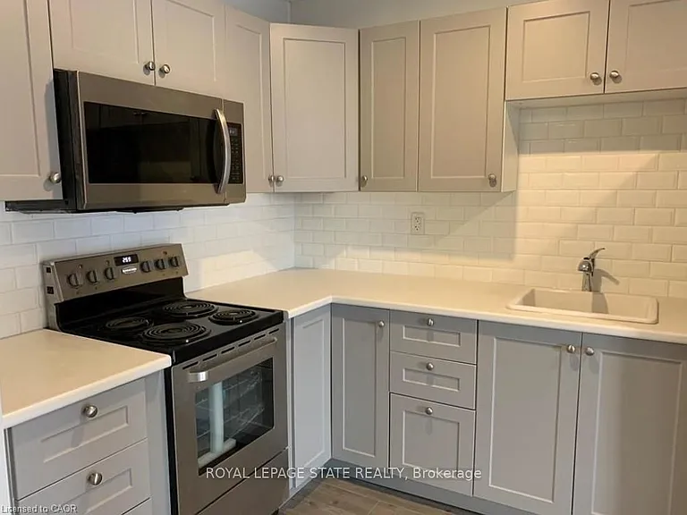 154 James St S #3 — Photo 4
