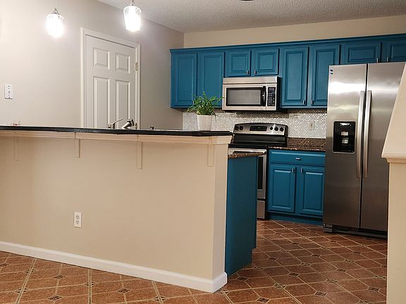 4th image of 355 Gardners Cir