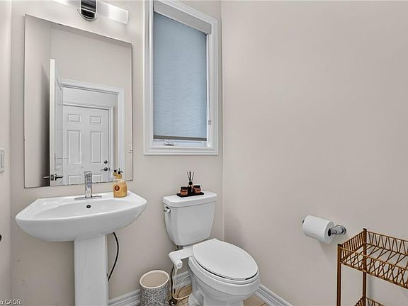 4th image of 19 Willow Ln