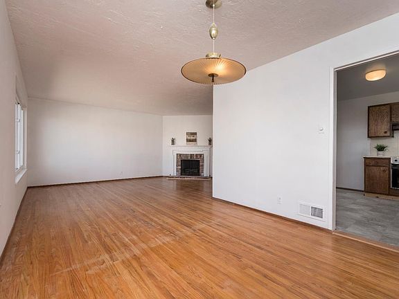 4th image of 1245 Skyline Dr