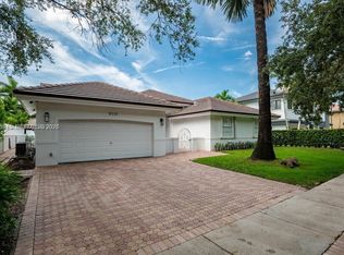 8325 NW 161st Ter, Miami Lakes, FL 33016
