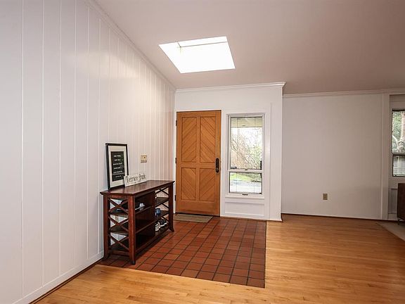 5th image of 918 Elm Ave