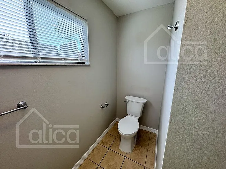 1147 Manitoba St — Photo 6