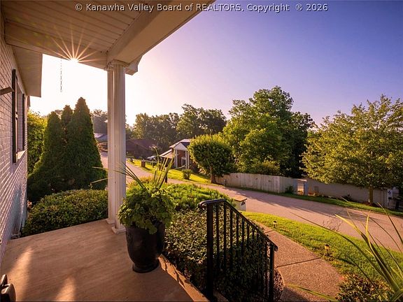 3rd image of 16 Carriage Rd