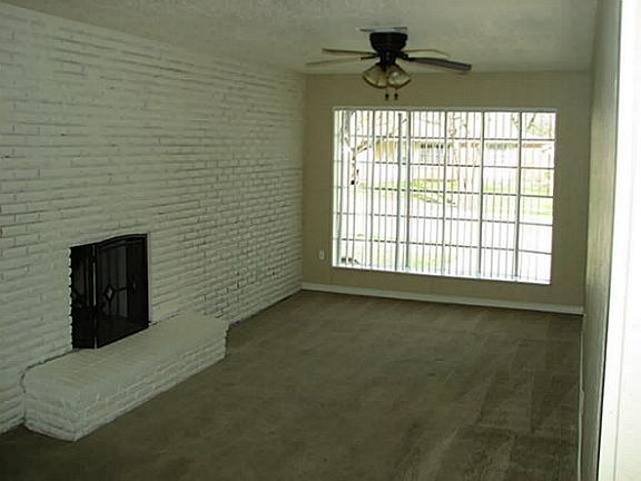 3rd image of 2817 Honeysuckle Dr