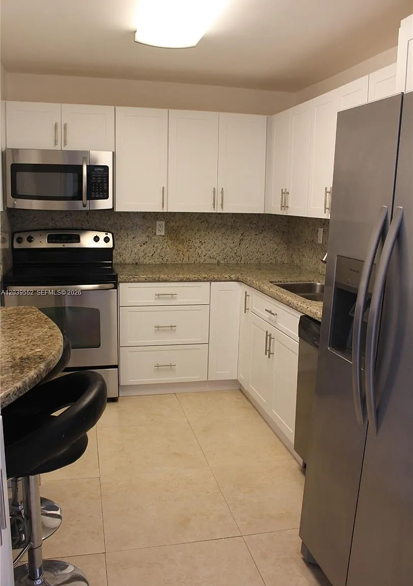 Brickell Bay Club Condo — Photo 3