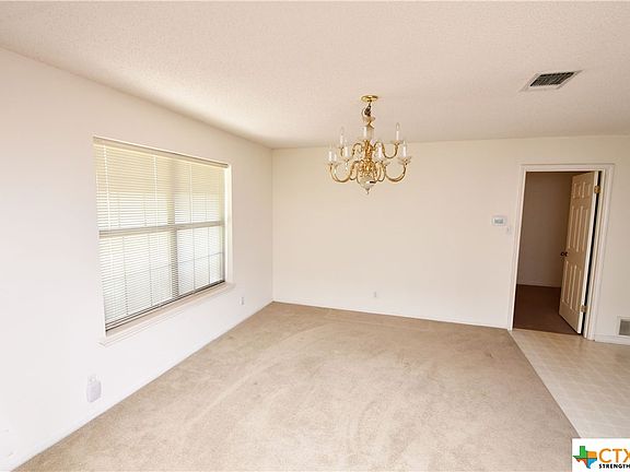 4th image of 403 W Larkspur St