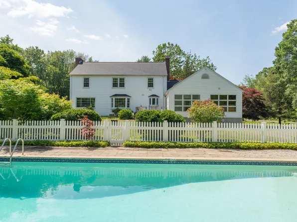11 Winthrop Road, Guilford, CT 06437