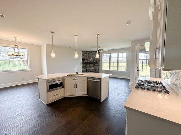 5th image of 307 Broughton Pl Lot 125