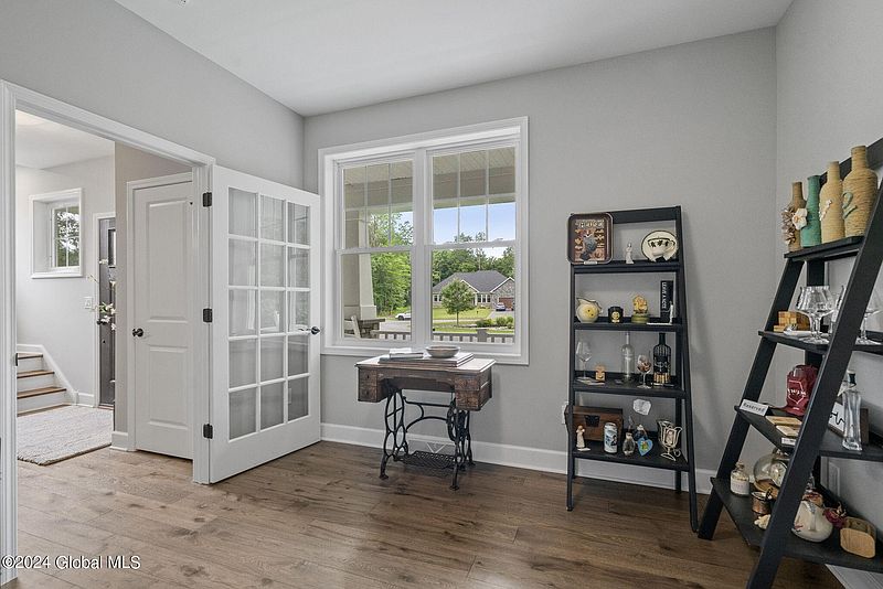 5th image of 10 Emerald Terrace