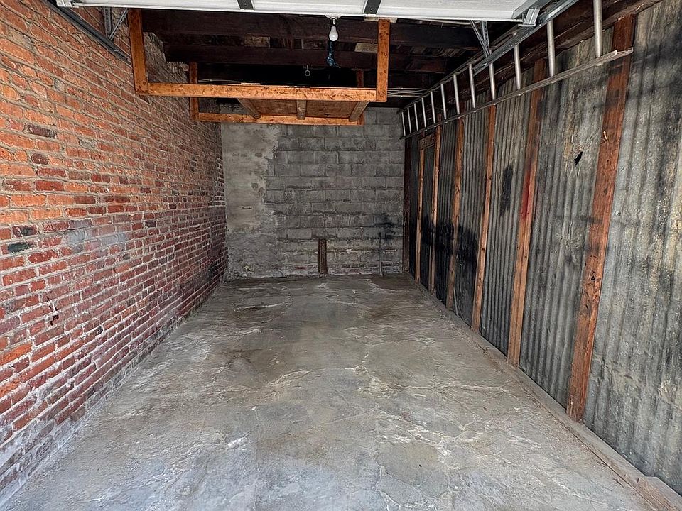 2nd image of 800 N Berry St