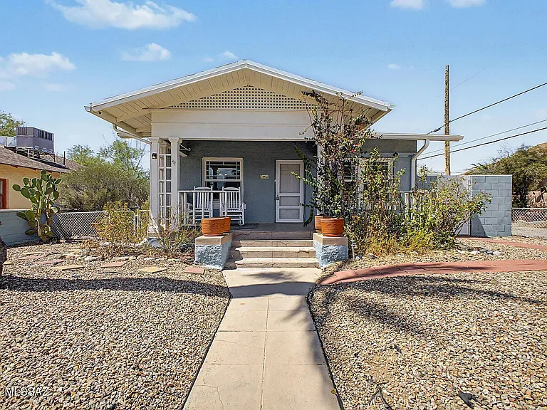 825 E Helen St — Photo 2