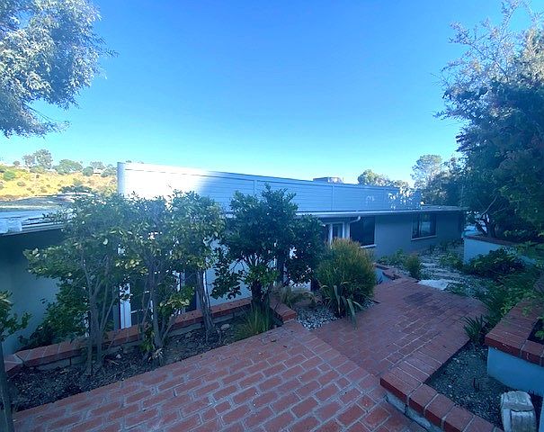 1st image of 1075 Hanley Ave