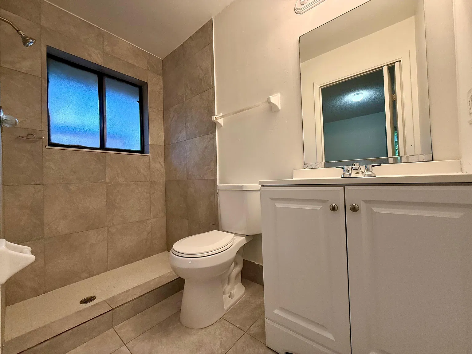 2 bed, 2.0 bath, 900 sqft, $1,975 — Photo 4