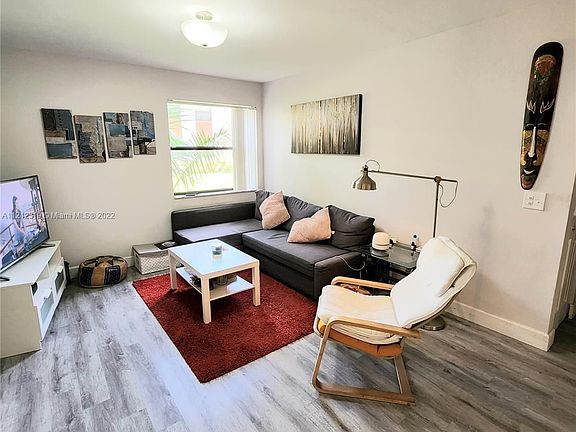 3rd image of 20240 NE 3rd Ct APT 7