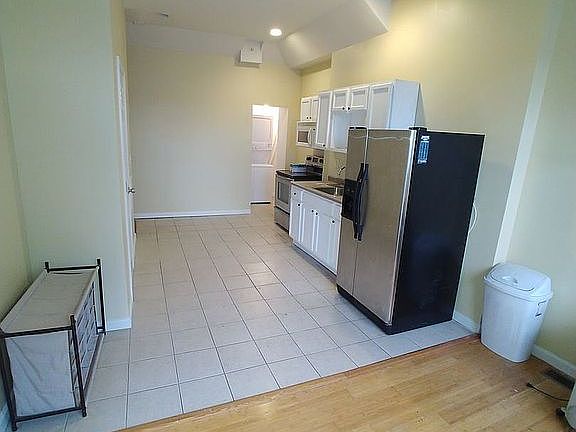 5th image of 2057 W Oxford St