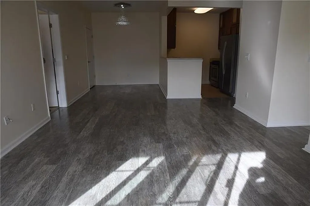 2 bed, 1150 sqft, $2,500 — Photo 3
