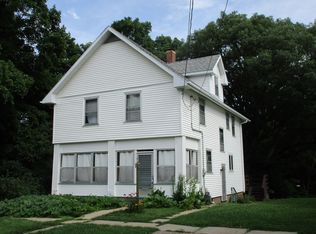 324 Lewis St, Burlington, IA 52601