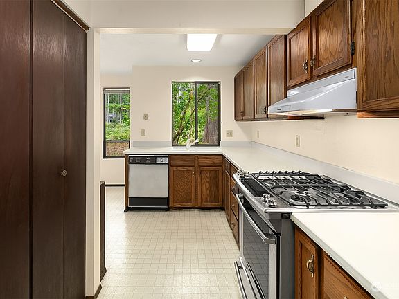 4th image of 3011 249th Avenue SE