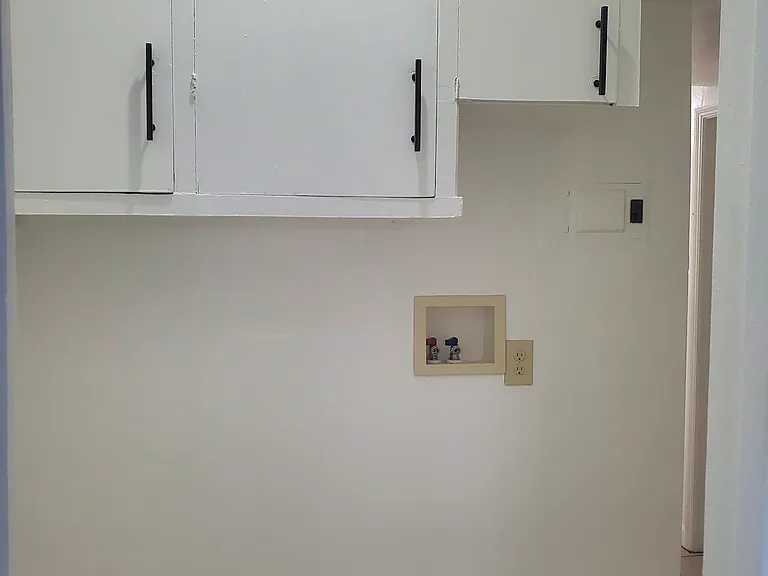 Washer/Dryer hook ups (Electric) in Unit