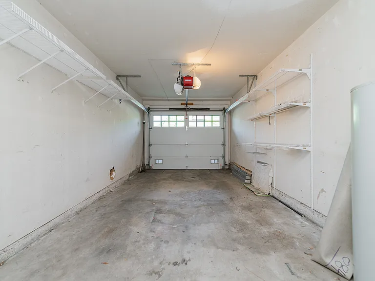 333 Stanford Ct — Photo 10