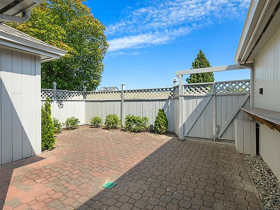 5th image of 9722 Spinnaker Blvd NW