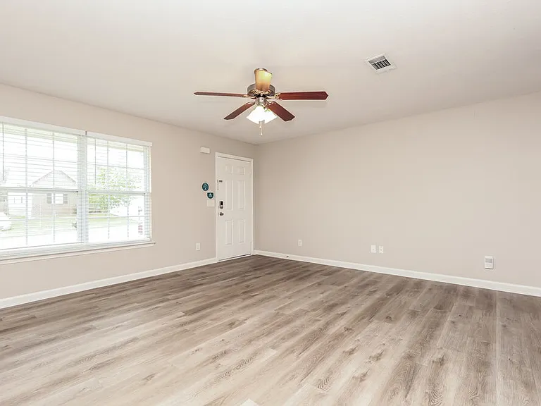 329 Sarna Dr — Photo 5