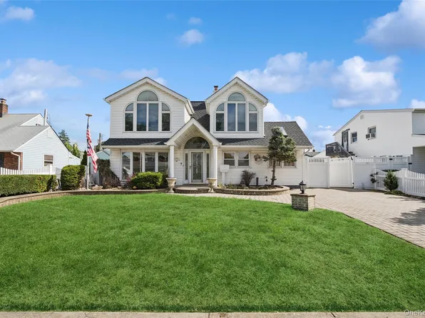 63 Stone Lane, Levittown, NY 11756