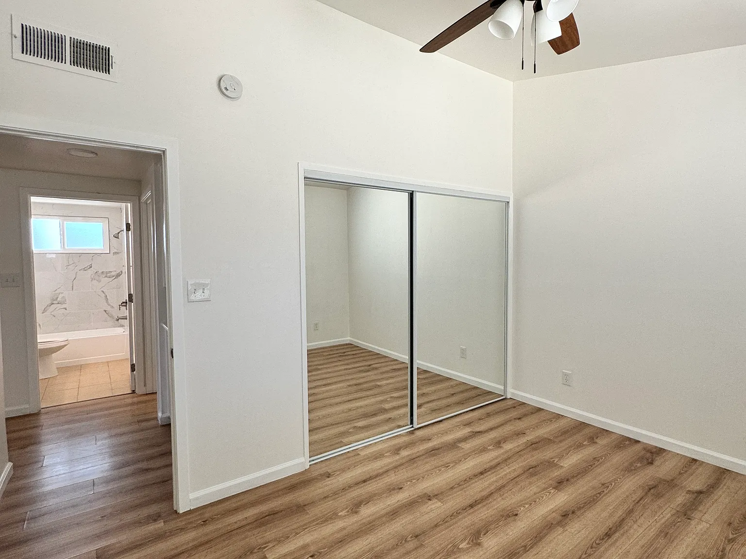 2 bed, 837 sqft, $1,600 — Photo 4