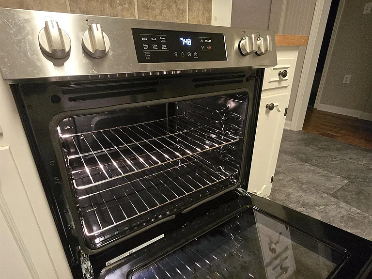 410 McCullough Ave NE — Photo 7