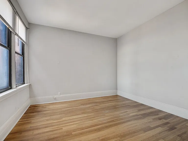 Fort Wood Apartments — Photo 26