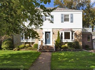 154 Midgley Dr, Hewlett, NY 11557