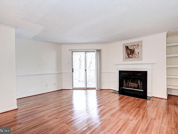 5th image of 1533 Lincoln Way APT 204
