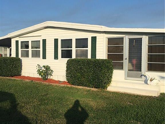 2nd image of 234 NE Sunshine Ln