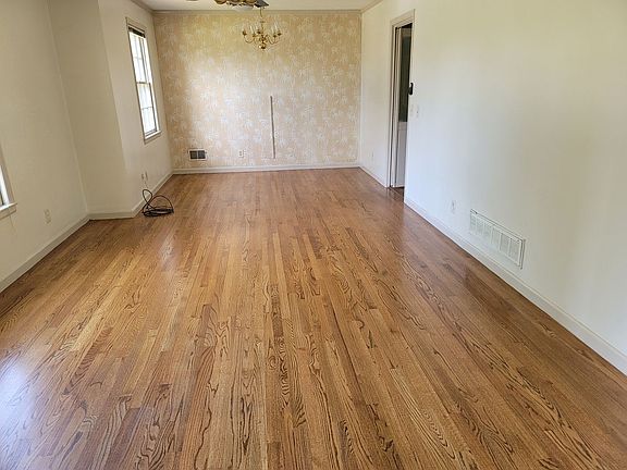 4th image of 3029 Aintree Dr