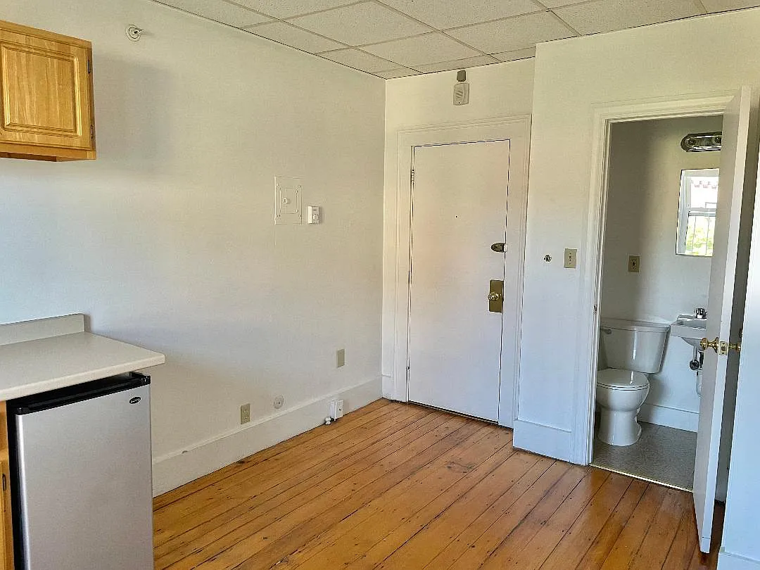 Studio, $1,995 — Photo 2