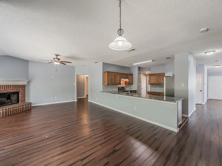 8109 Mosstree Dr — Photo 25