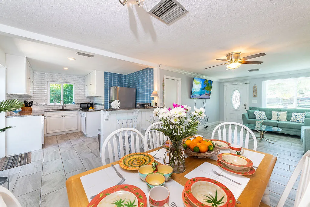 04) On Island Time Beach Retreat 10% (632-ON) 7193233 (NEW) - 1 — Photo 1