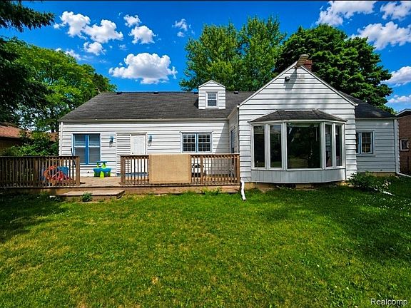 2nd image of 3224 Circle Dr