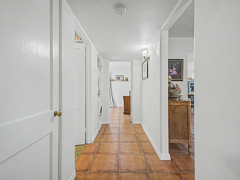 335 W Georgia Ave — Photo 12