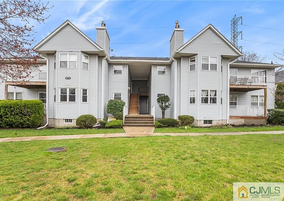 1st image of 305 Ventnor Ct
