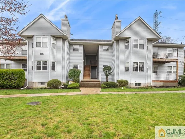 305 Ventnor Ct, Piscataway, NJ 08854
