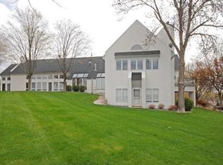 20400 Lakeview Ave, Excelsior, MN 55331