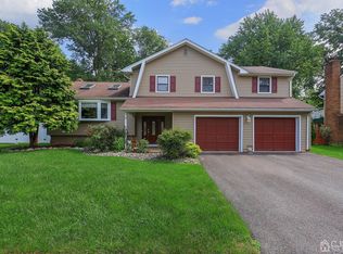 6 Taurus Ct, Edison, NJ 08820