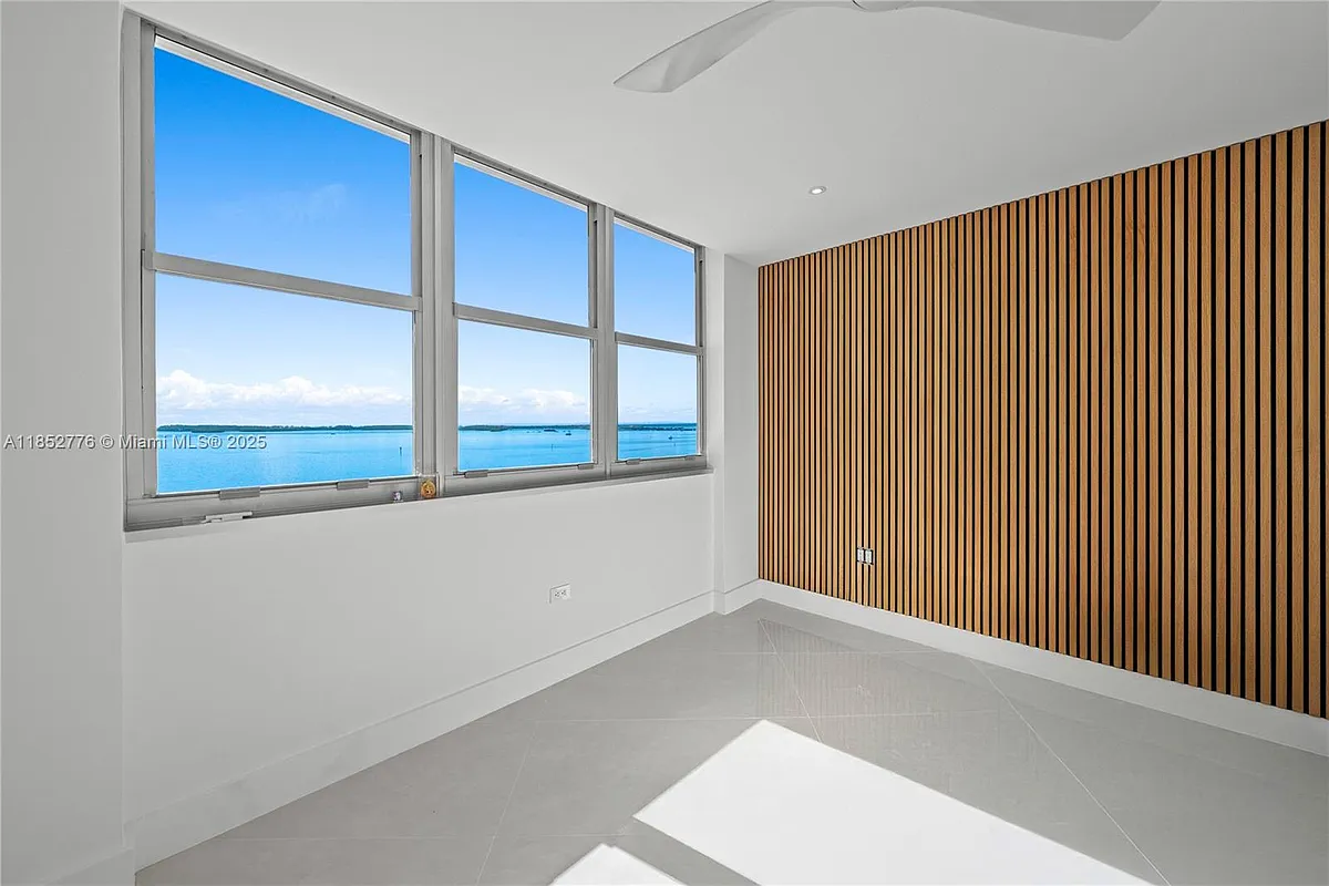 Building Photo - 999 Brickell Bay Dr #904