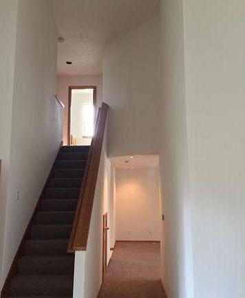 4th image of 6717 SE Borwick St