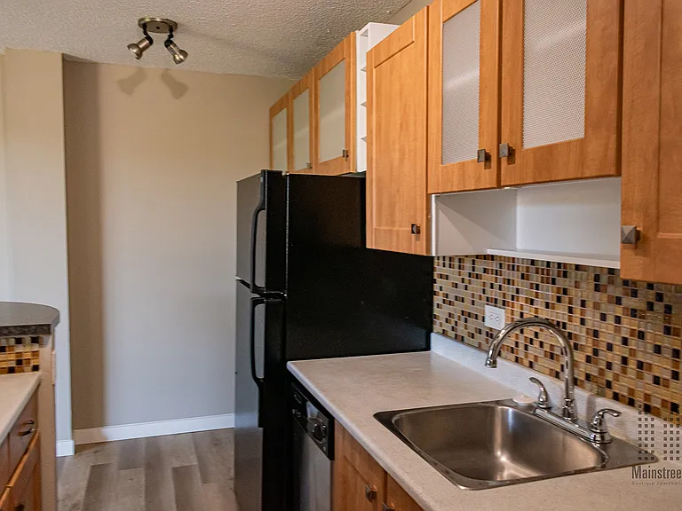 2216 17b St SW — Photo 15